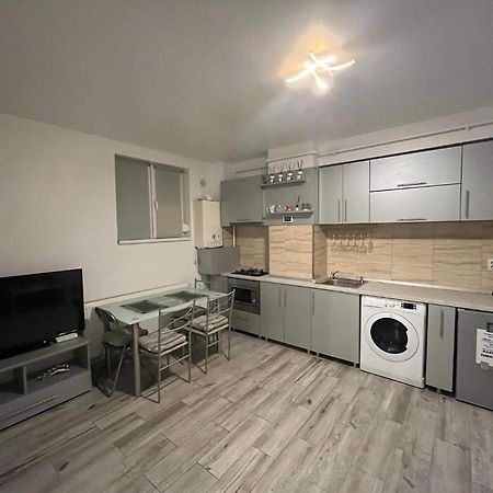Modern & Elegant Apartament Крайова Экстерьер фото