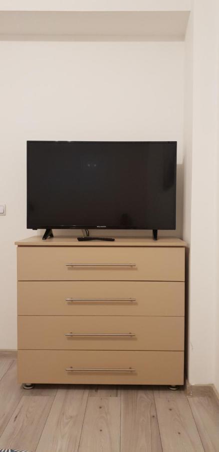Modern & Elegant Apartament Крайова Экстерьер фото