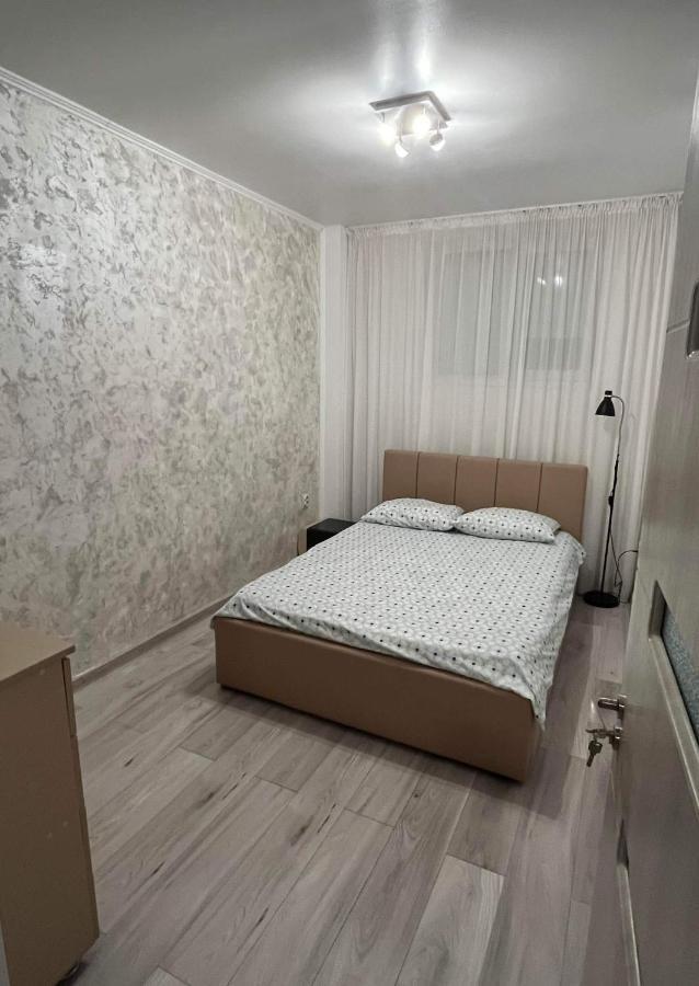 Modern & Elegant Apartament Крайова Экстерьер фото