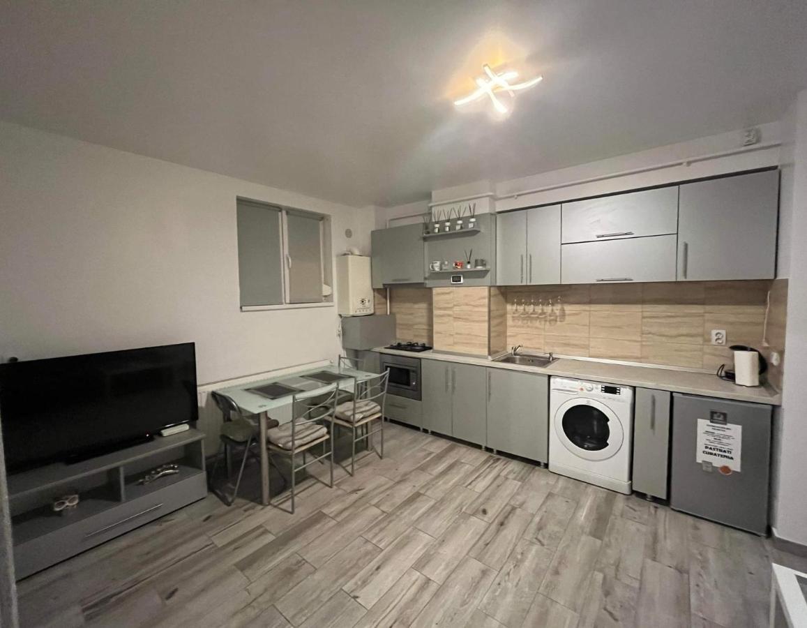 Modern & Elegant Apartament Крайова Экстерьер фото