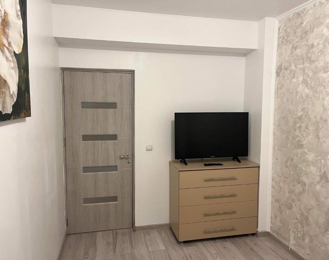 Modern & Elegant Apartament Крайова Экстерьер фото