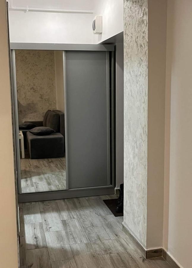 Modern & Elegant Apartament Крайова Экстерьер фото