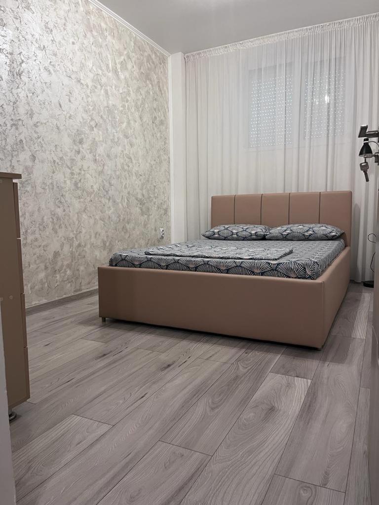 Modern & Elegant Apartament Крайова Экстерьер фото